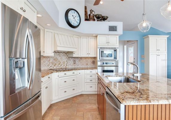Interior, Kitchen, Pendant Lights, Recessed Lighting, Stainless Steel Appliances