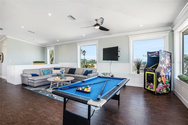 Billiard Table, Game Room, Interior, Living room, Recessed Lighting, Wood Texture Flooring