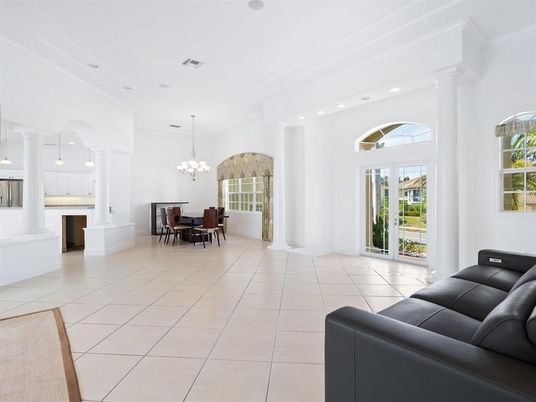 Chandelier, Dining room, Interior, Living room, Pendant Lights, Recessed Lighting