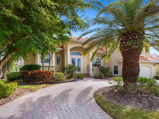 Attached, Exterior, Facade, Mediterranean