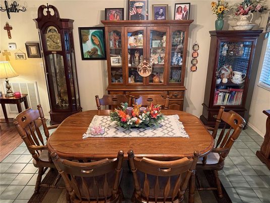 Dining room, Interior