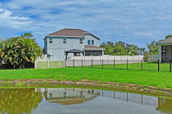 Exterior, Lake