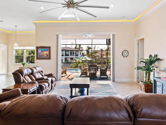 Dining room, Interior, Living room, Pendant Lights, Recessed Lighting