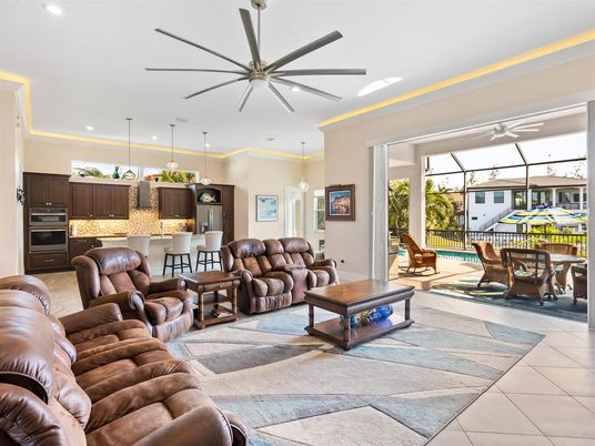 Dining room, Interior, Kitchen, Living room, Pendant Lights, Recessed Lighting, Stainless Steel Appliances