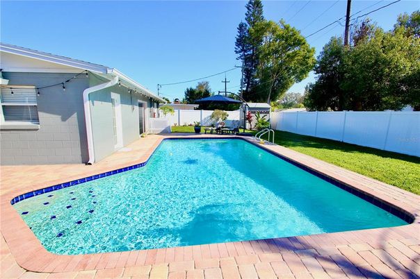 Exterior, Pool