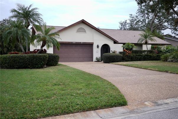 Attached, Exterior, Facade, Ranch