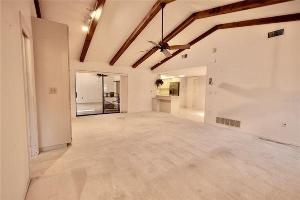 Empty room, Interior, Wooden Beams