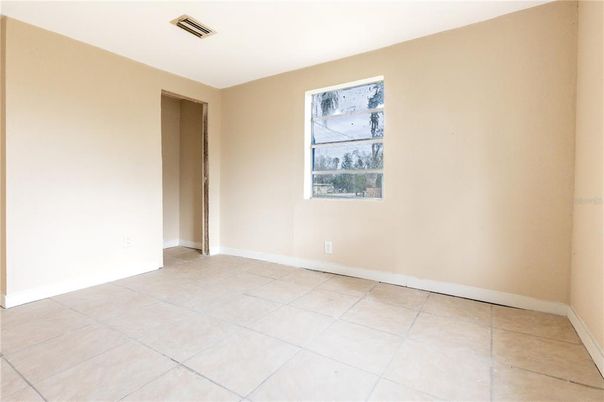 Empty room, Interior