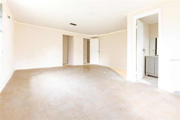 Empty room, Interior, Recessed Lighting