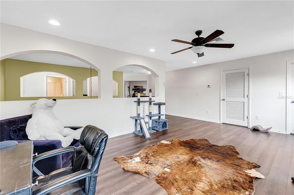 Interior, Recessed Lighting, Wood Texture Flooring