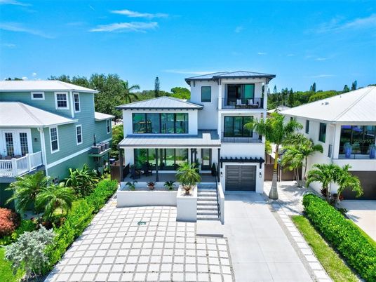 Attached, Exterior, Facade, Modern