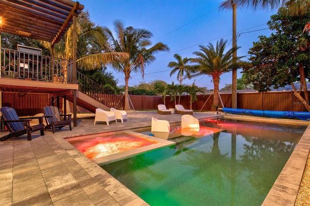 Exterior, Pool