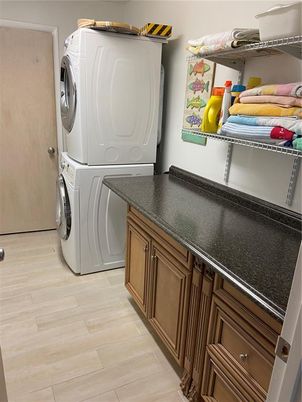 Interior, Washer, Wood Texture Flooring