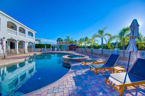 Exterior, Pool