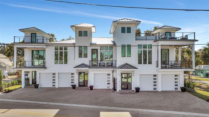 Attached, Exterior, Facade, Modern