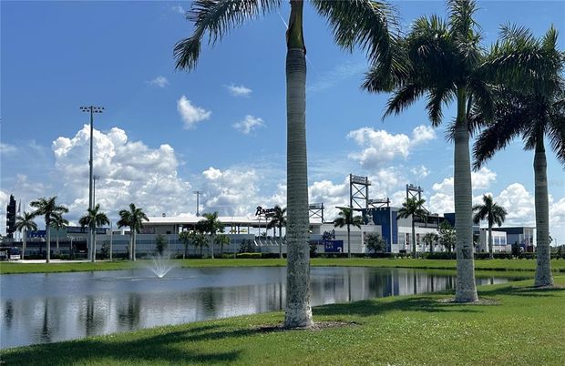 Exterior, Lake