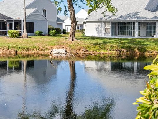 Exterior, Lake