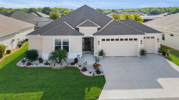 Attached, Exterior, Facade, Ranch
