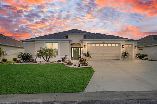 Attached, Exterior, Facade, Ranch