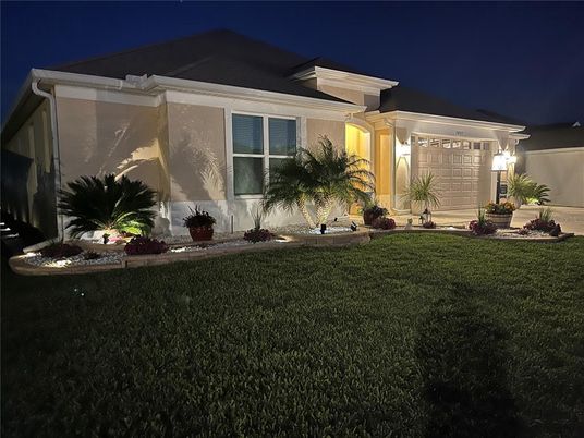 Attached, Backyard, Exterior, Facade, Modern