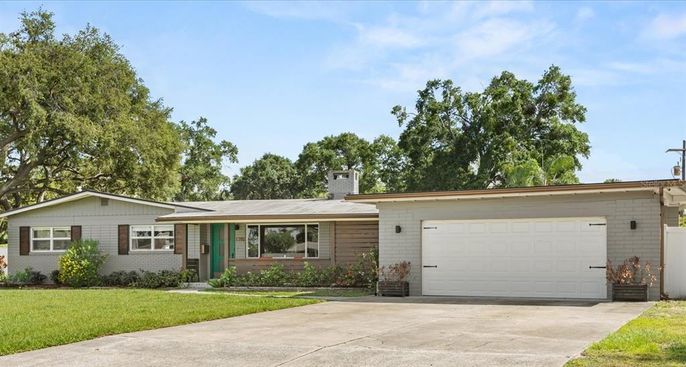 Attached, Exterior, Facade, Ranch
