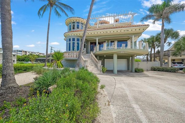 Attached, Exterior, Facade, Mediterranean