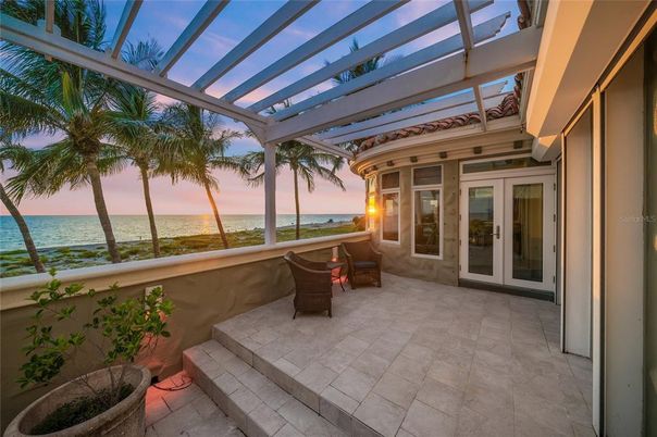Exterior, Sun Room, Water