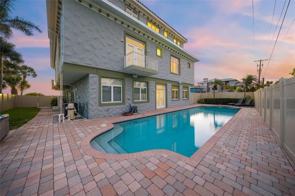 Exterior, Pool