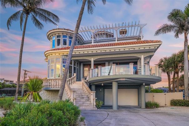 Attached, Exterior, Facade, Mediterranean
