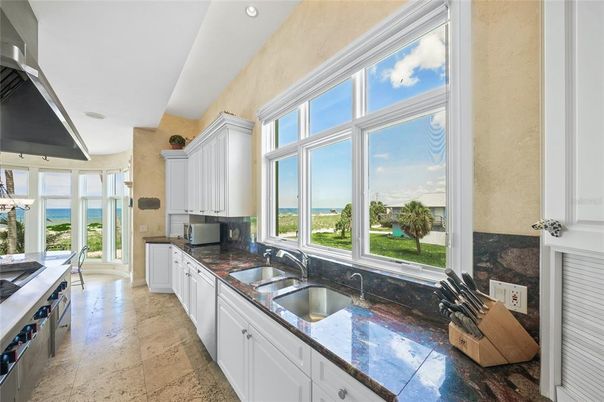Interior, Kitchen, Recessed Lighting, Water