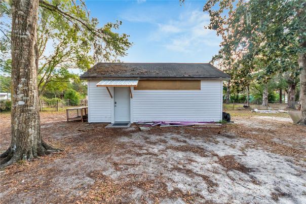 Backyard, Exterior