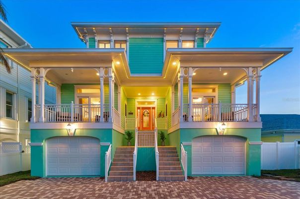 Attached, Exterior, Facade, Water, American Foursquare