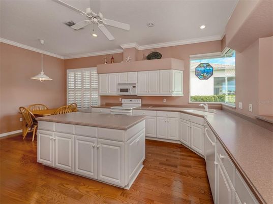 Dining room, Interior, Kitchen, Pendant Lights, Recessed Lighting, Wood Texture Flooring