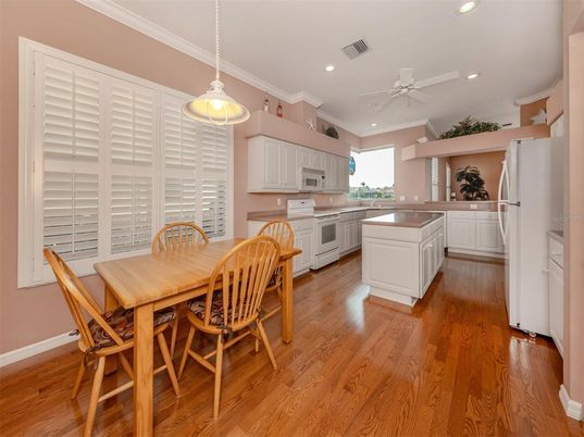 Dining room, Interior, Kitchen, Pendant Lights, Recessed Lighting, Wood Texture Flooring