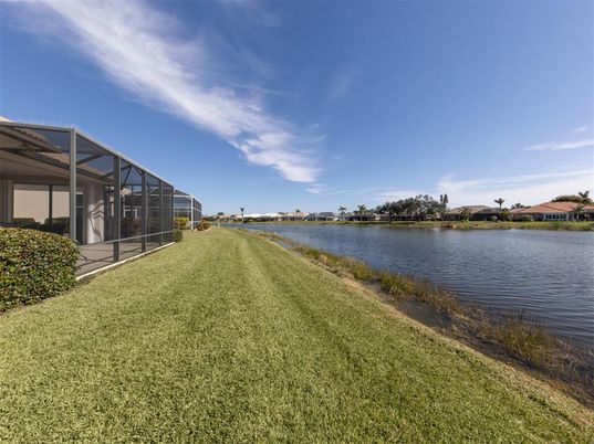 Exterior, Lake