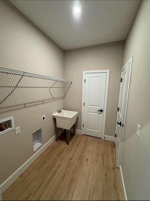 Interior, Recessed Lighting, Wood Texture Flooring