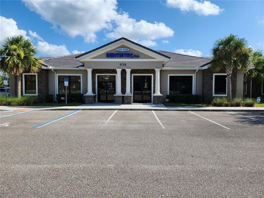 Exterior, Facade, Ranch