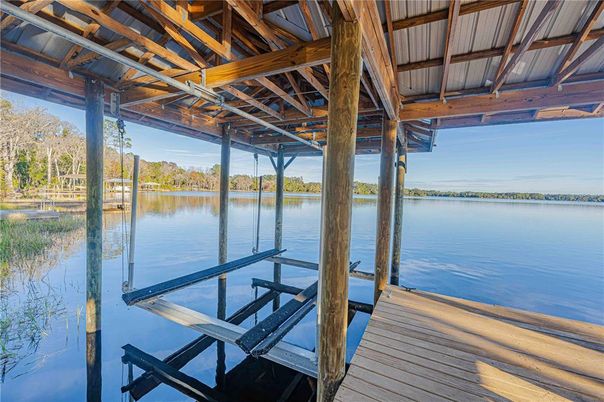 Exterior, Lake