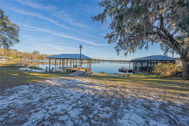 Exterior, Lake