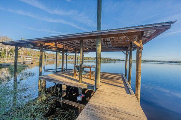 Exterior, Lake