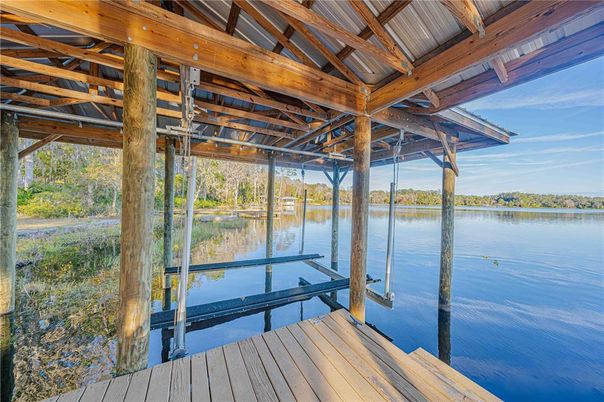 Exterior, Lake