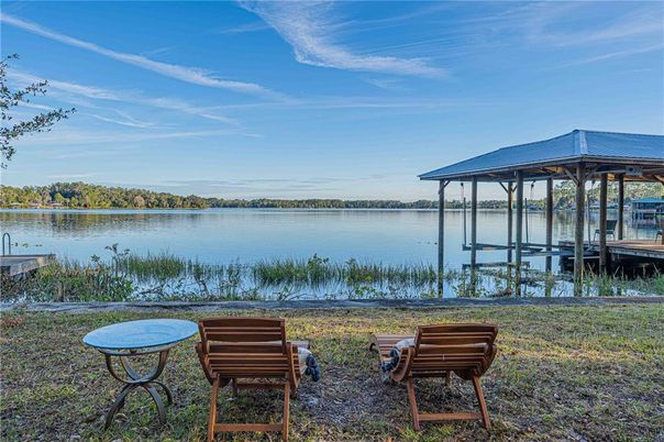 Exterior, Lake
