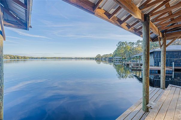 Exterior, Lake