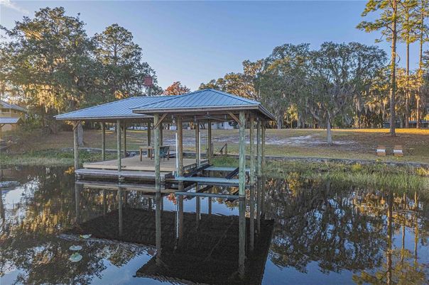 Exterior, Lake