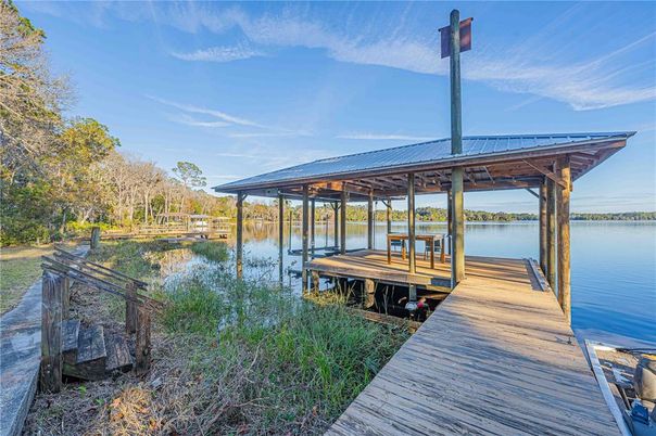 Exterior, Lake