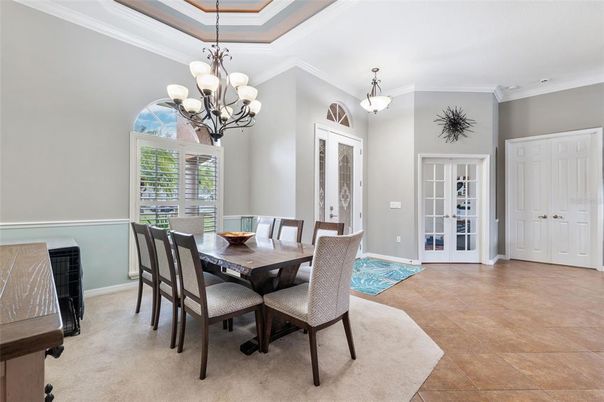 Chandelier, Dining room, Interior, Pendant Lights
