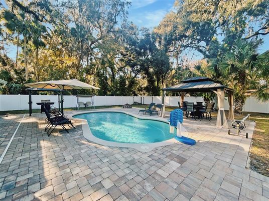 Exterior, Pool