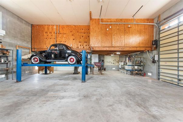 Garage, Interior