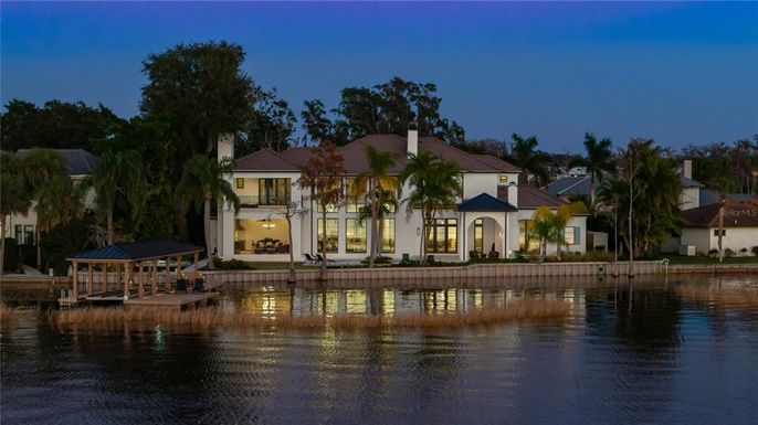 Exterior, Lake