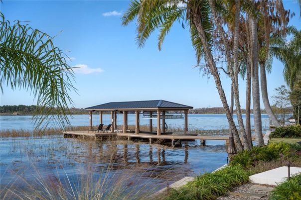 Exterior, Lake